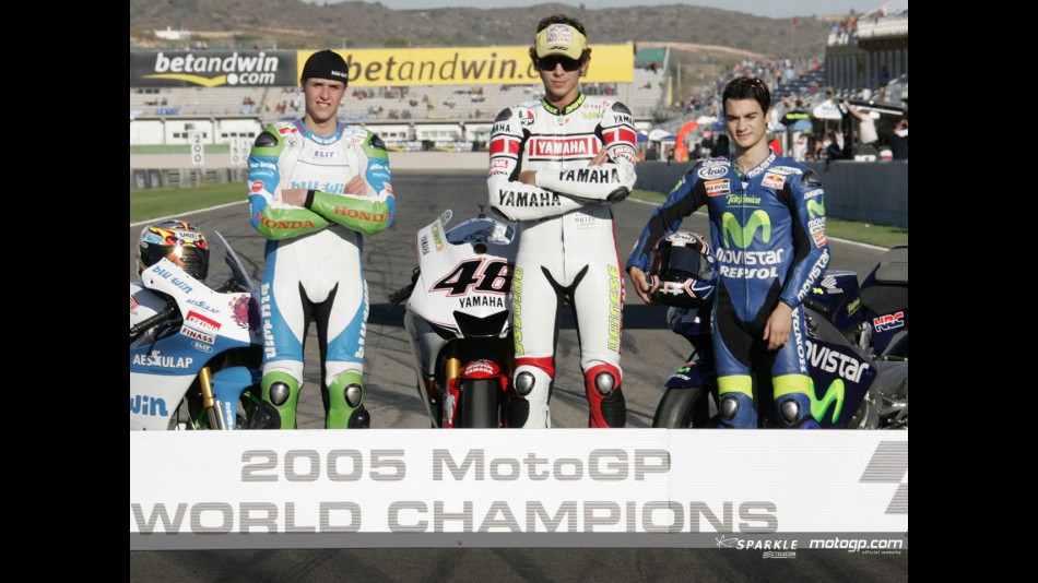 The World Champions gather for traditional photoshoot