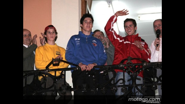 Spanish riders welcomed at Cheste Town Hall