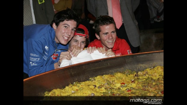 Spanish riders welcomed at Cheste Town Hall
