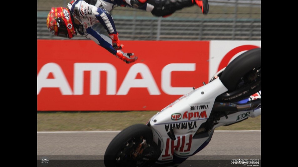 Jorge Lorenzo suffer heavy crash at Shanghai