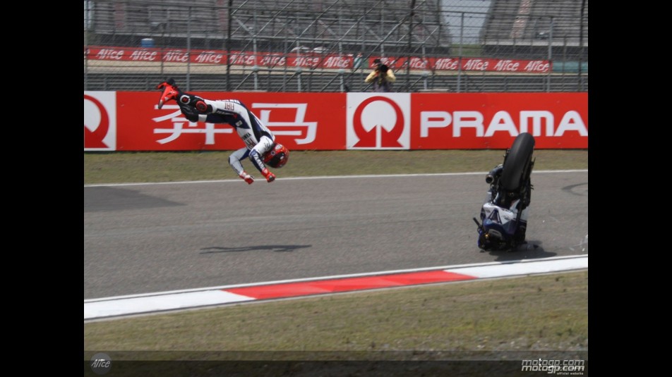 Jorge Lorenzo suffer heavy crash at Shanghai