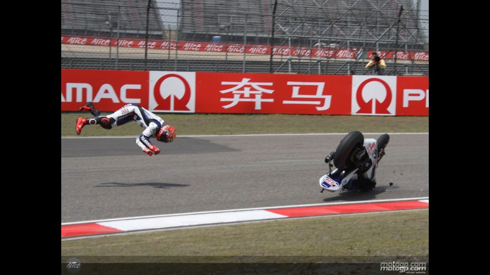 Jorge Lorenzo suffer heavy crash at Shanghai