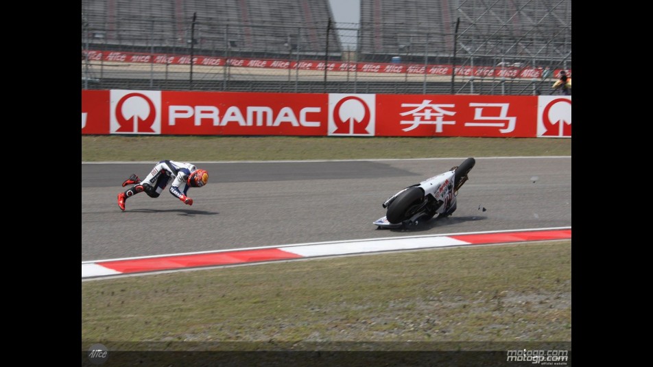Jorge Lorenzo suffer heavy crash at Shanghai
