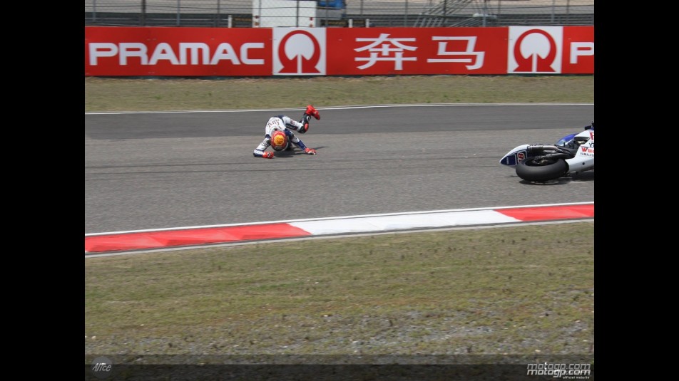 Jorge Lorenzo suffer heavy crash at Shanghai