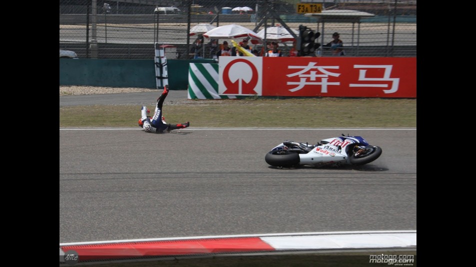 Jorge Lorenzo suffer heavy crash at Shanghai