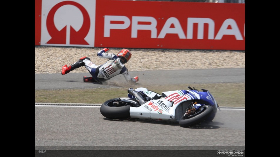 Jorge Lorenzo suffer heavy crash at Shanghai
