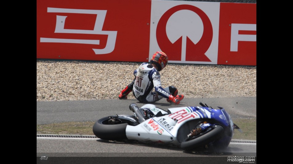 Jorge Lorenzo suffer heavy crash at Shanghai
