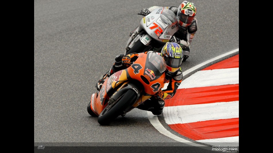 Aoyama and Takahashi in action in Shanghai (250cc)