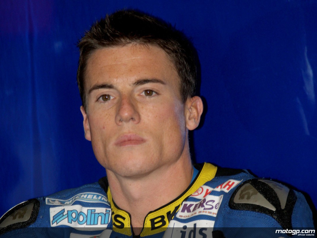 <b>James Toseland</b> in the Tech 3 Yamaha garage (MotoGP) - 228489_james-toseland-in-the-tech-3-yamaha-garage-motogp-1280x960-jul23.jpg..gallery_full_top_lg