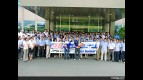 James Toseland and Jorge Lorenzo with the Yamaha staff in Iwata