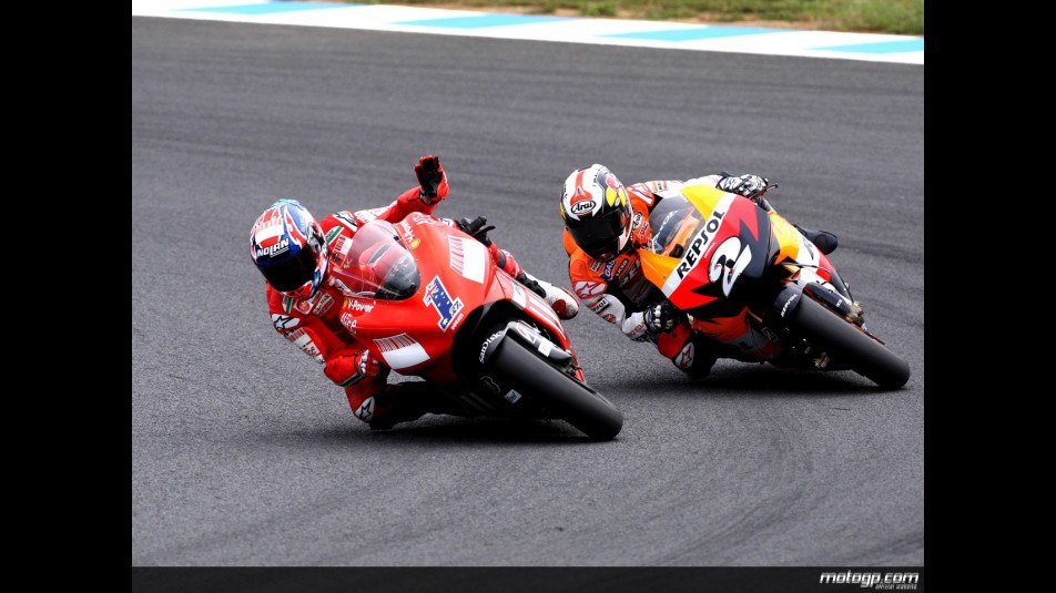 Casey Stoner and Dani Pedrosa in action in Motegi