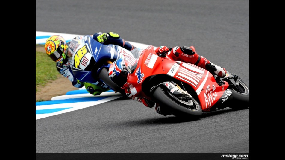 Casey Stoner and Valentino Rossi in action in Motegi