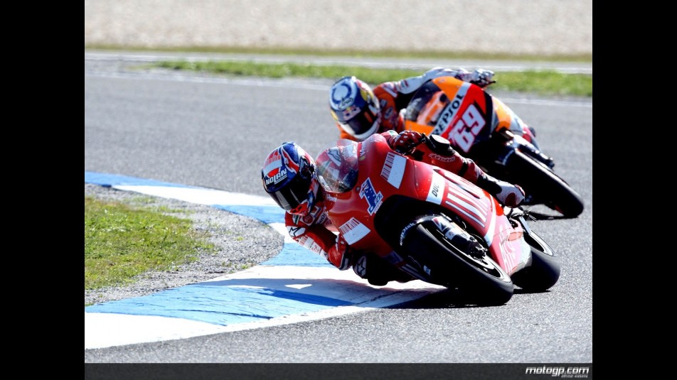 Casey Stoner riding ahead of Nicky Hayden at Phillip Island