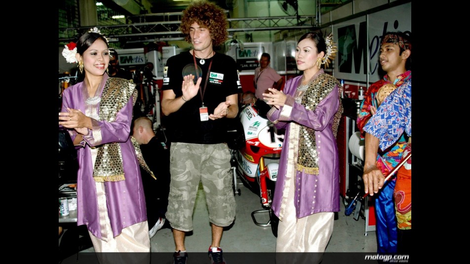 Marco Simoncelli partakes in traditional Malaysian activities
