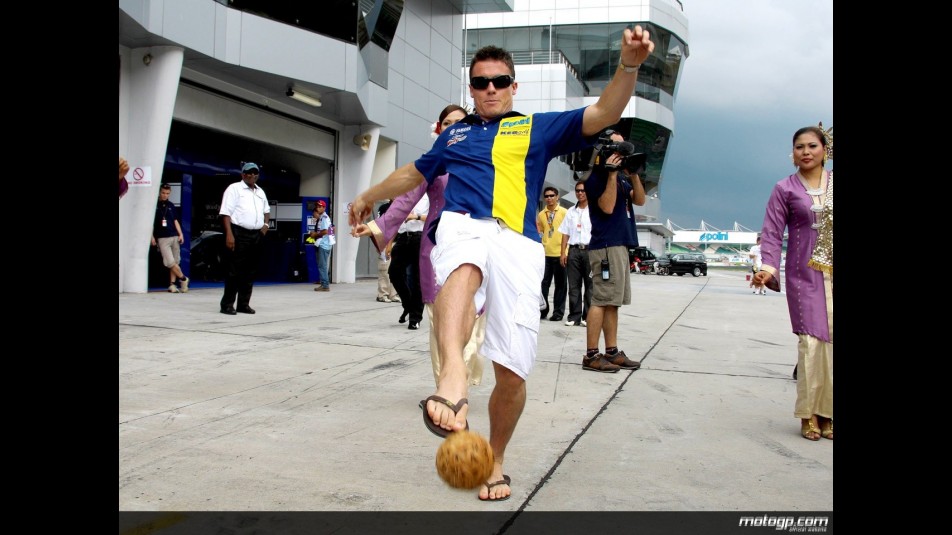 James Toseland partakes in traditional Malaysian activities