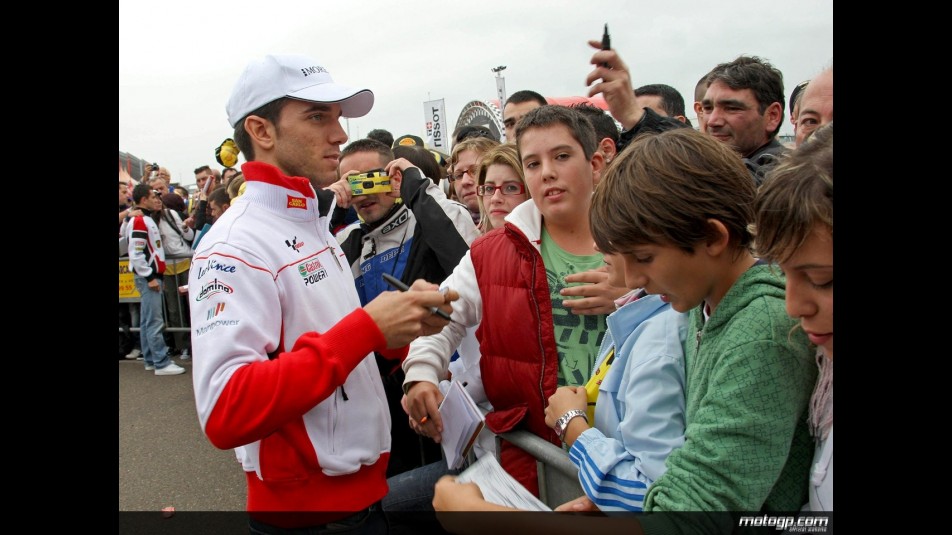 Alex de Angelis meets the fans during Valencia´s Day of Champions