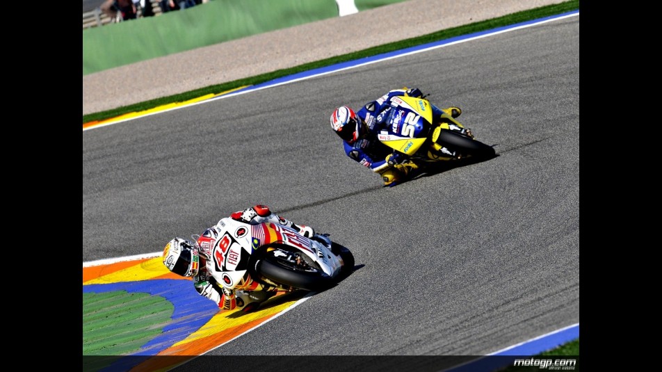 Jorge Lorenzo riding ahead of James Toseland in Valencia (MotoGP)