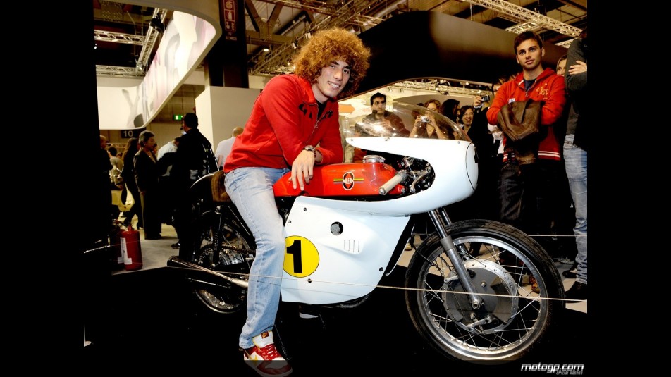 Simoncelli on a 1963 4-cylinder Gilera at the Eicma motorshow