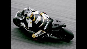 Sete Gibernau working on electronics at Sepang Test