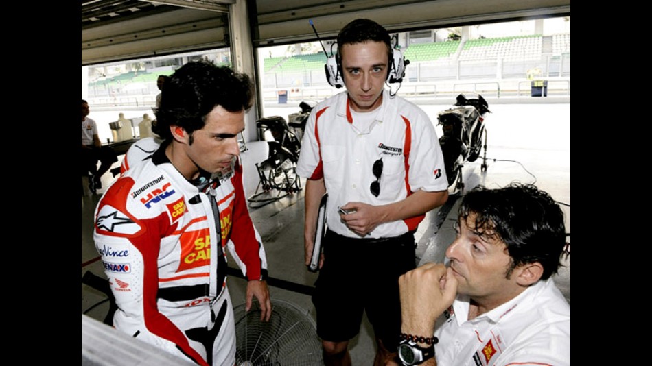 Toni Elias in the San Carlo garage