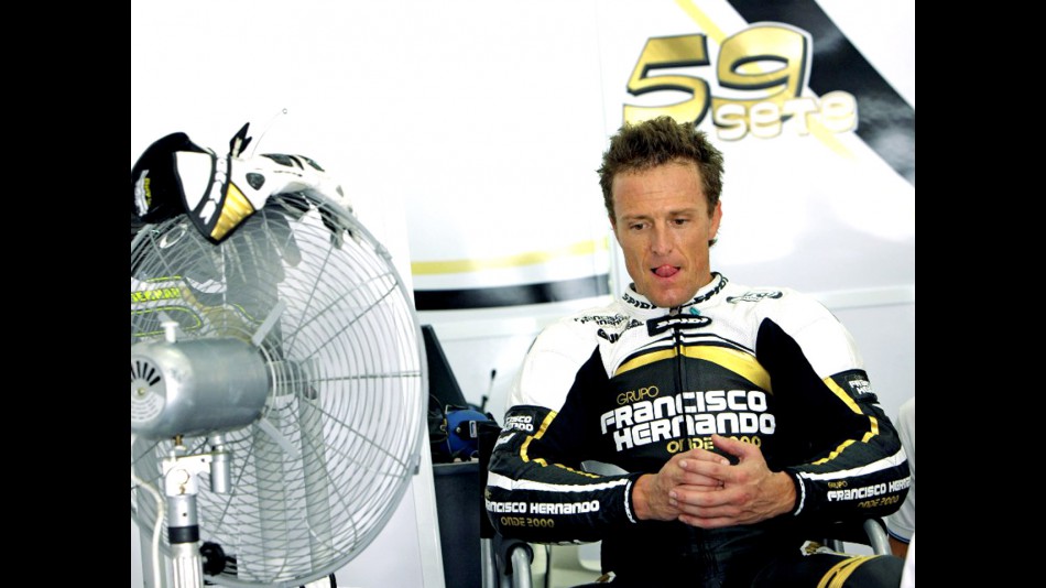 Sete Gibernau in the Grupo Francisco Hernando garage