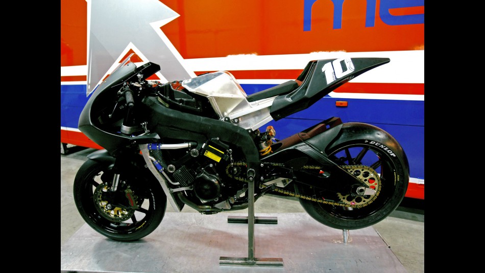 Fonsi Nieto with L´Óreal Laglisse Moto2 bike