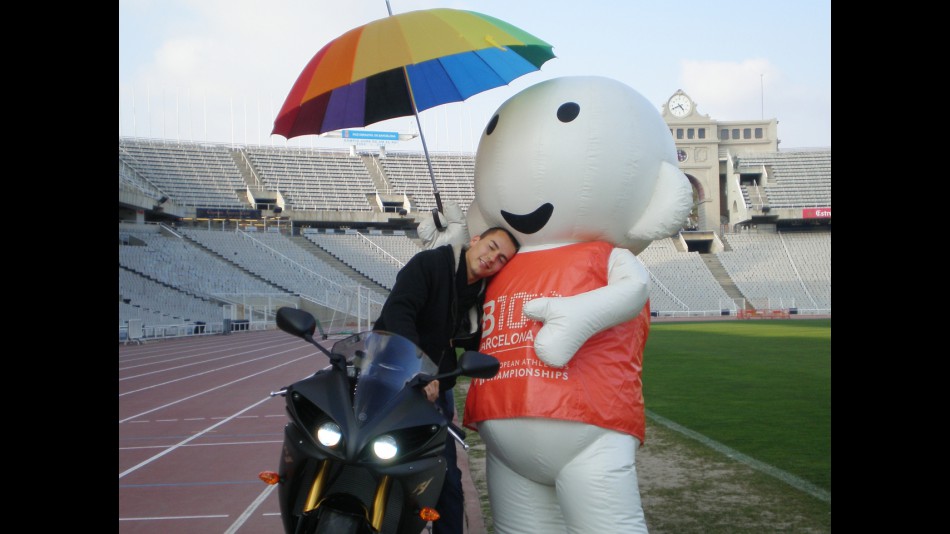 Lorenzo promotes Barcelona 2010 at Olympic Stadium