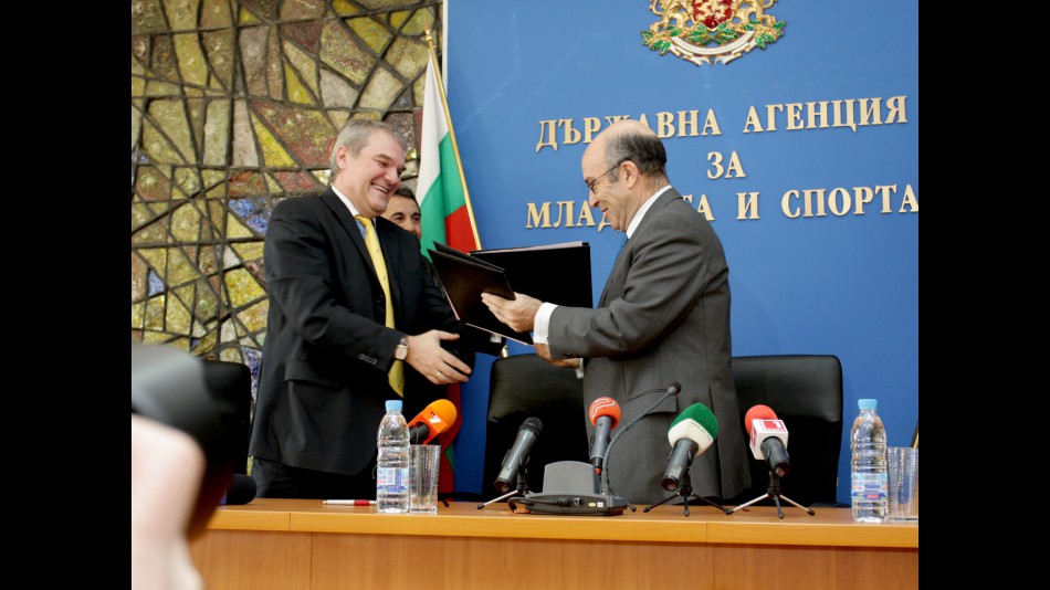 Dorna CEO Carmelo Ezpeleta meets with Bulgarian officials