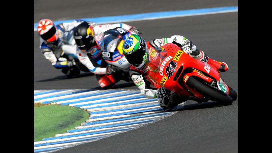 Pol Espargaró riding ahead of 125cc group at the Official MotoGP Test in Jerez