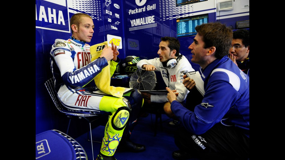 Valentino Rossi in the Fiat Yamaha garage with his crew