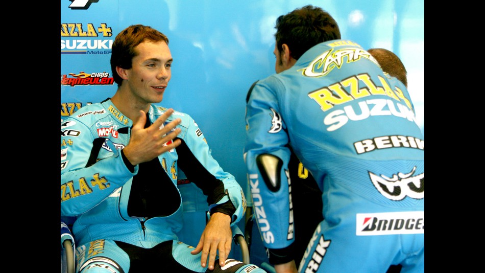 Chris Vermeulen and Loris Capirossi in the Rizla Suzuki garage