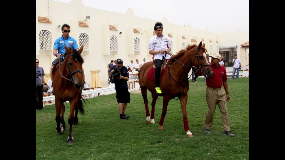 Loris Capirossi and Toni Elías with Arabian Horses in Qatar