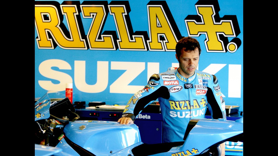 Loris Capirossi in the Rizla Suzuki garage