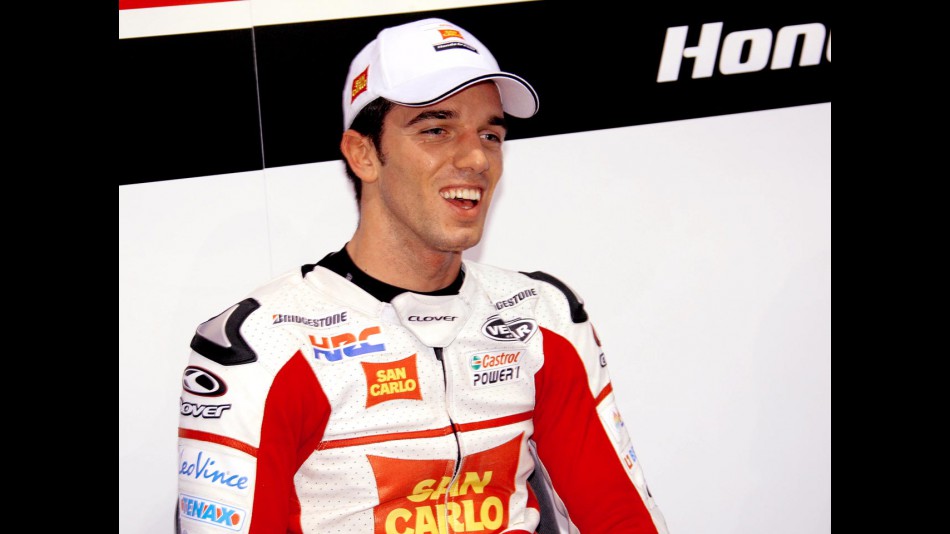 Alex de Angelis in the San Carlo Honda garage
