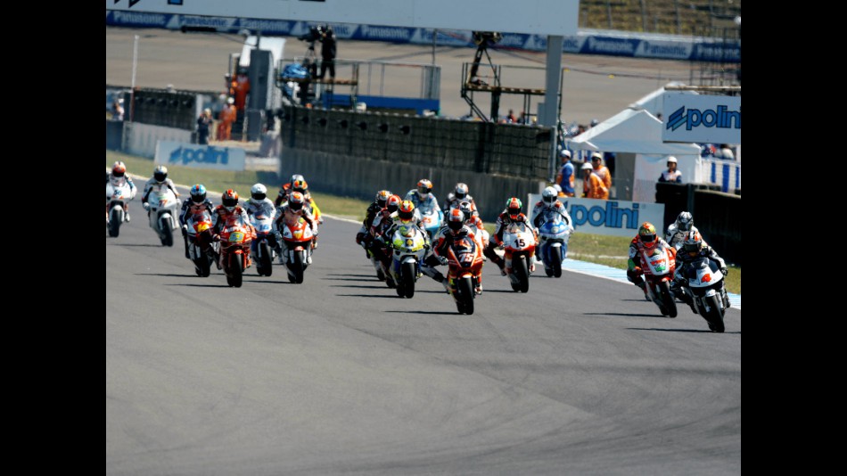 250cc Group in action in Motegi