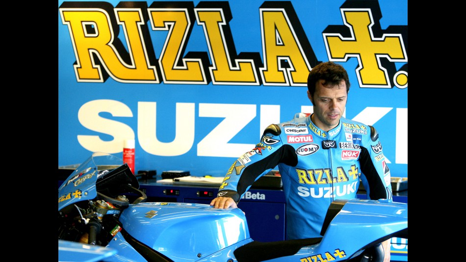 Loris Capirossi in the Rizla Suzuki garage