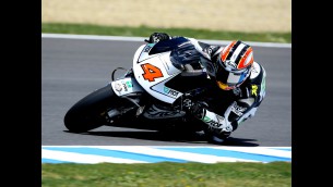 Aoyama sets early 250cc pace