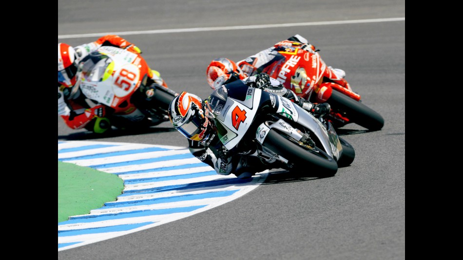 Hiroshi Aoyama riding ahead of Alvaro Bautista and Marco Simoncelli during 250cc race in jerez