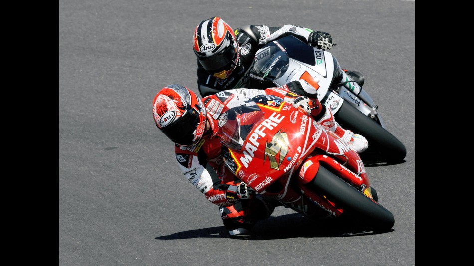 Alvaro Bautista and Aoyama Hiroshi in action in Jerez