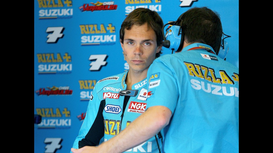 Chris Vermeulen in the Rizla Suzuki garage