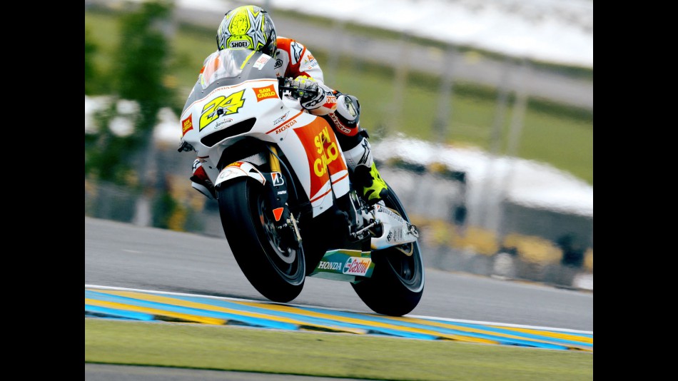 Toni Elias in action in Le Mans