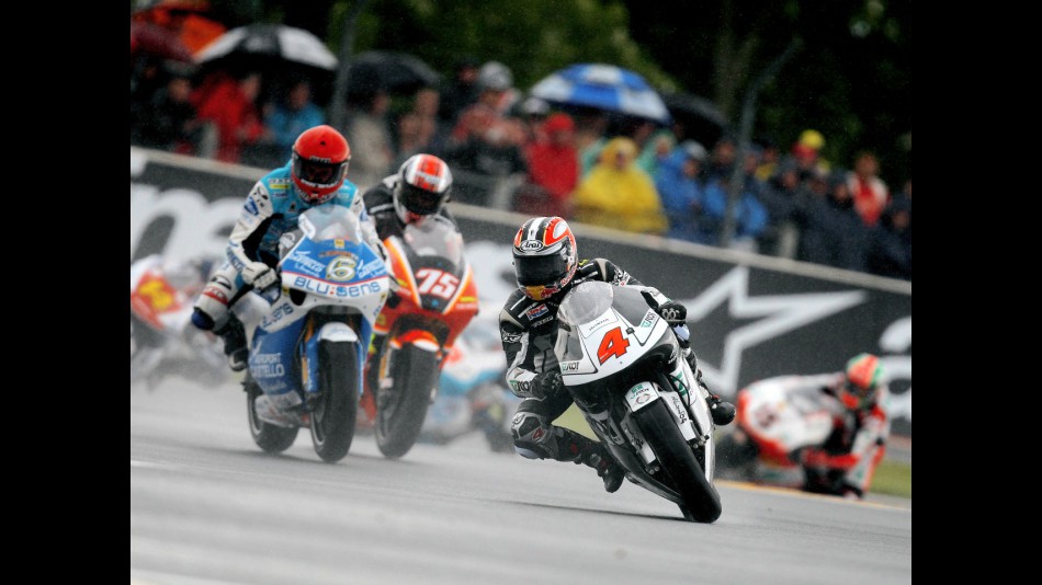 Hiroshi Aoyama riding ahead of 250cc group in Le Mans