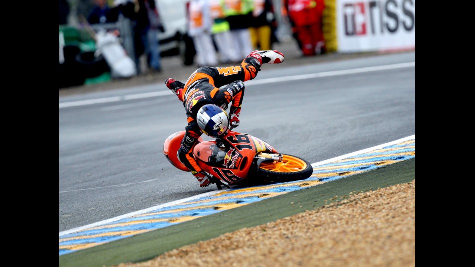 Cameron Beaubier crashes during 125cc race in Le Mans