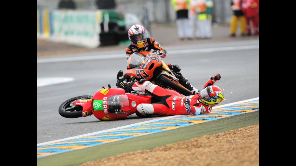 Marc Marquez and Joan Olivé crash during 125cc race in Le Mans