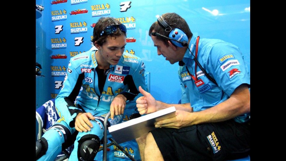 Chris Vermeulen in the Rizla Suzuki garage
