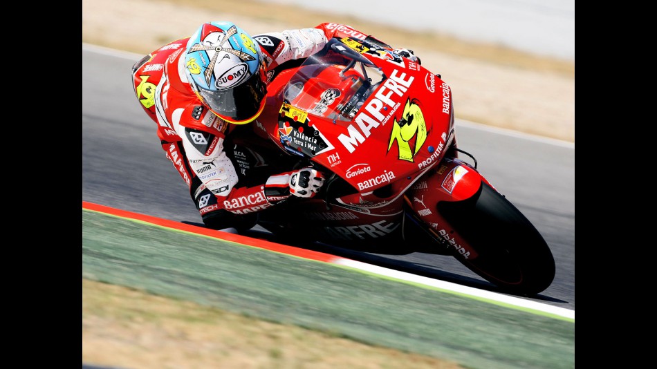 Álvaro Bautista in action in Montmeló