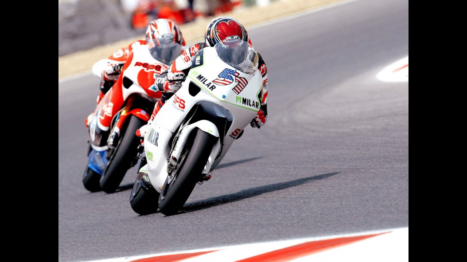 Stevie Bonsey riding ahead of Axel Pons in Montmeló