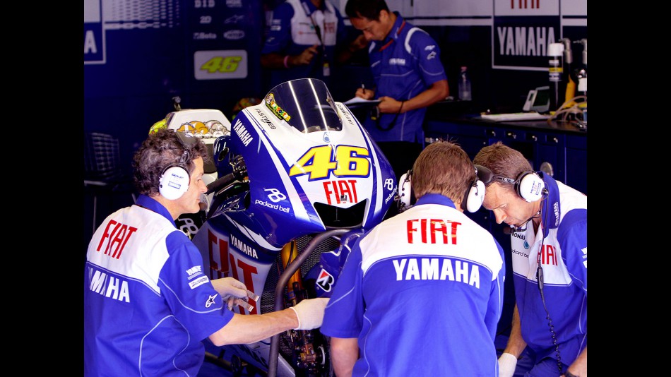 Fiat Yamaha mechanics working on Rossi's M1