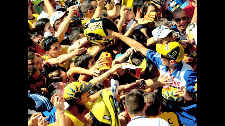 Yamaha rider Valentino Rossi attending fans at Catalunya Circuit