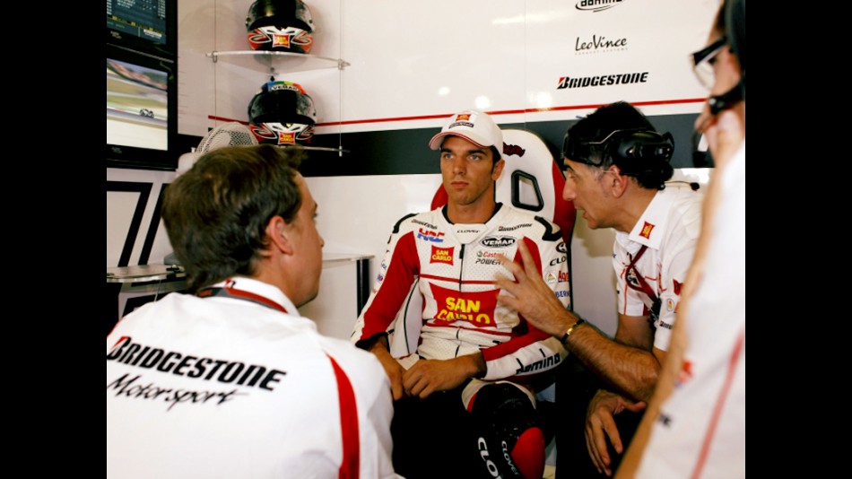 Alex de Angelis in the San Carlo Honda garage